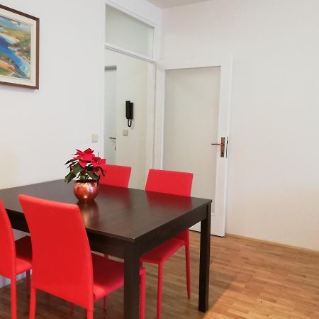 City Center Apartment Умаг Экстерьер фото
