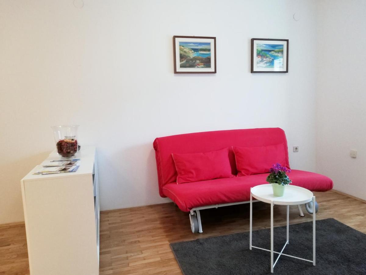 City Center Apartment Умаг Экстерьер фото